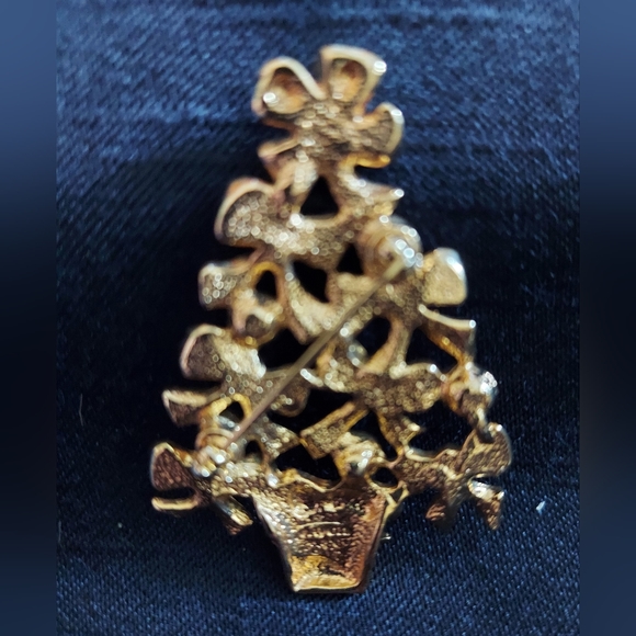 Avon Christmas Tree Pin - Picture 2 of 2